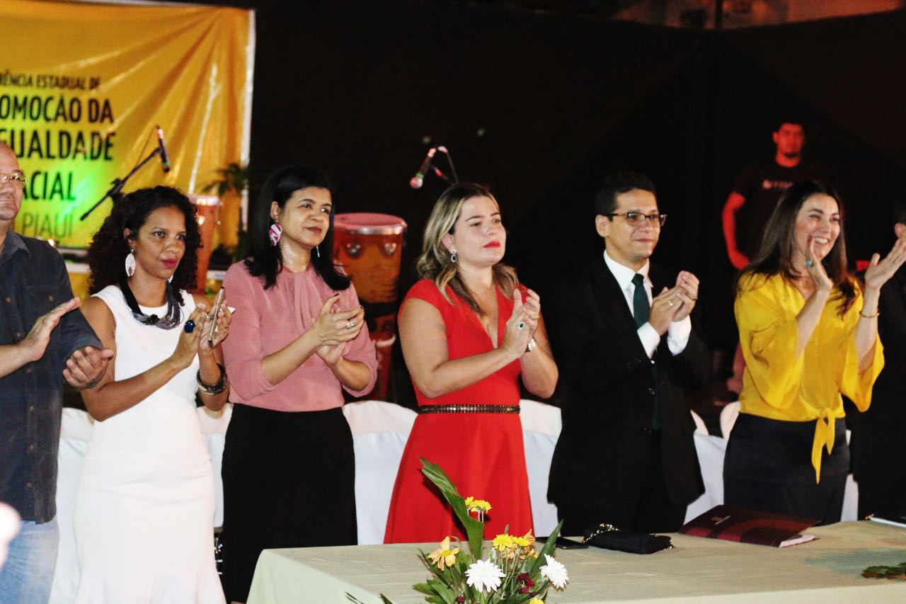 Mesa de honra do evento