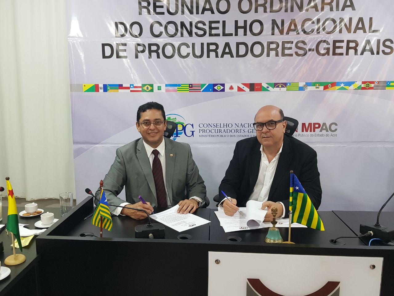 Procuradores-Gerais de Justiça do Piauí e de Goiás assinam documento