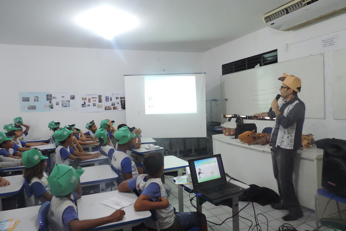 Pessoas em sala de aula 