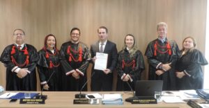 Promotor vitaliciado junto com membros do Conselho Superior do MP