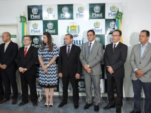 PGJ com outras autoridades no Palácio de Karnak