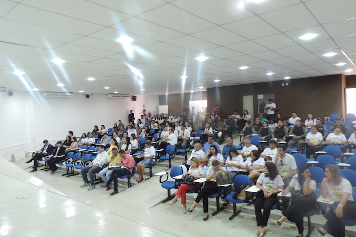 Auditório lotado na abertura do evento