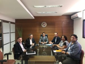 Pessoas reunidas no Gabinete do Procurador-Geral de Justiça