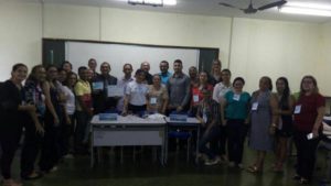 Pessoas de pé