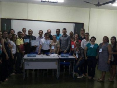 Pessoas de pé