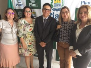 Pessoas na solenidade de inauguração