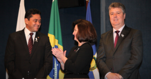 O PGJ do Piauí, Cleandro Moura, com a a Procuradora-Geral da República, Raquel Dodge, e o Presidente do CNPG, Sandro Neis