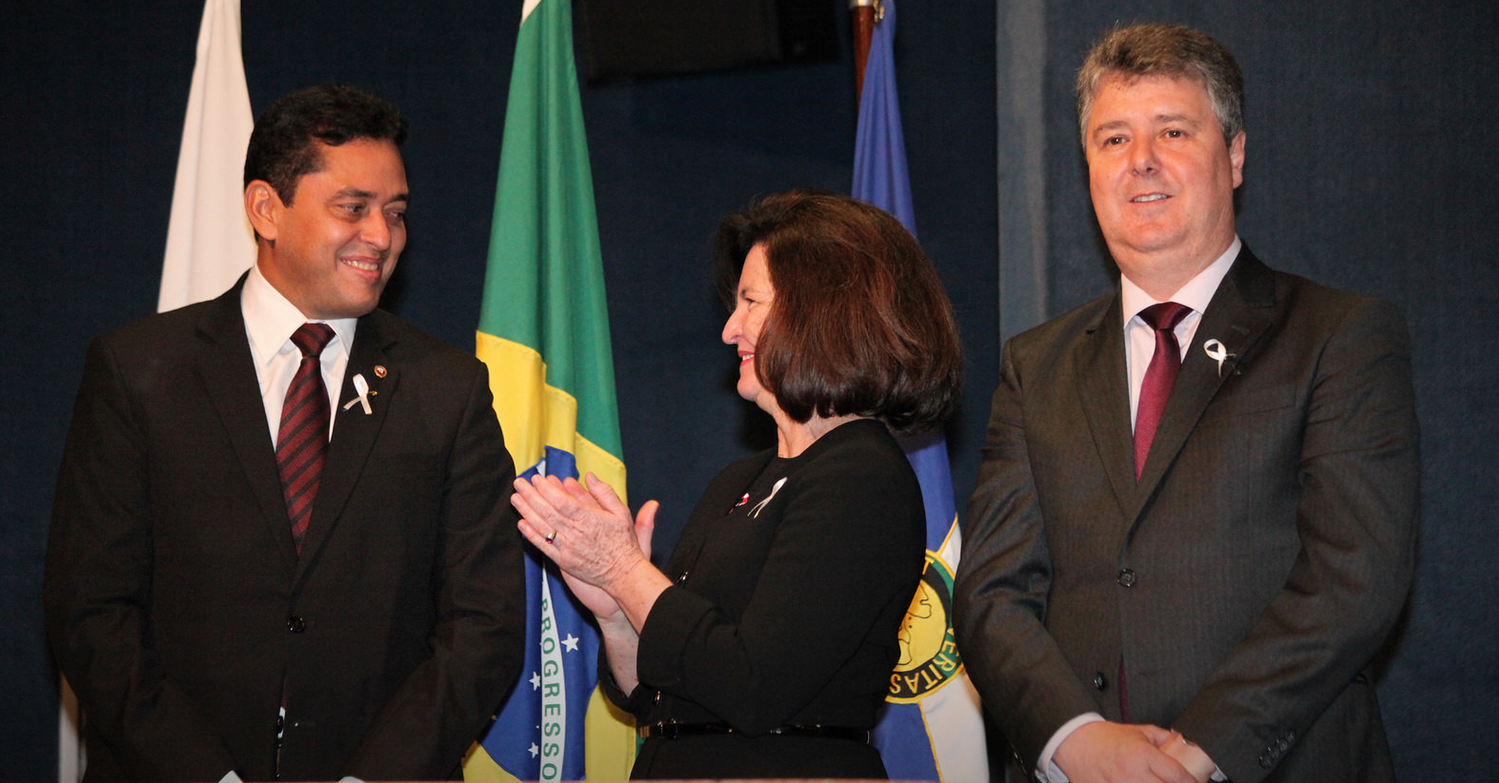O PGJ do Piauí, Cleandro Moura, com a a Procuradora-Geral da República, Raquel Dodge, e o Presidente do CNPG, Sandro Neis