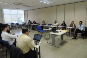 Pessoas sentadas