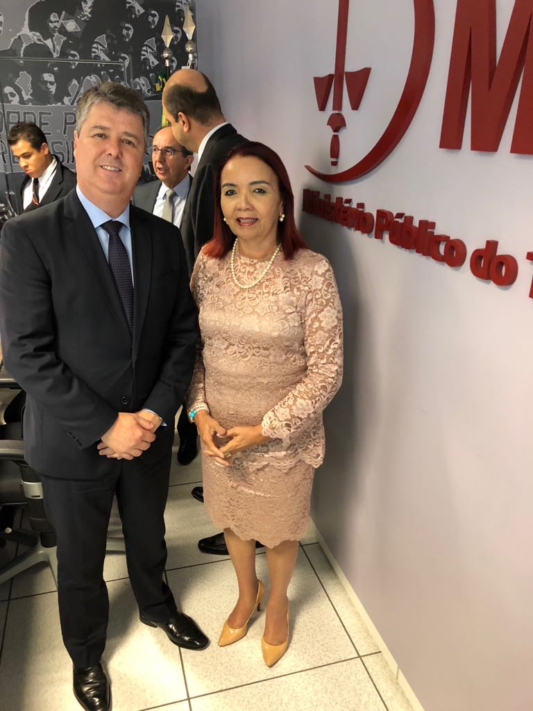Procuradora-Geral de Justuça do Piauí em exercício junto com o presidente do CNPG, Sandro Neis