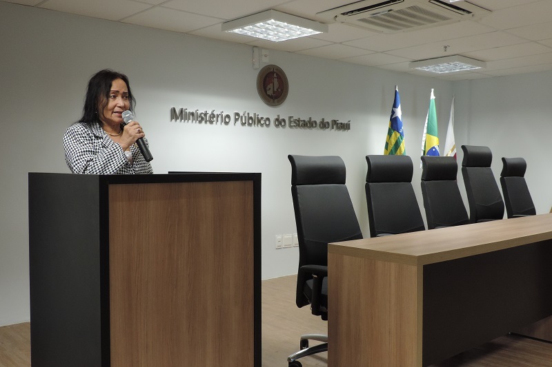Diretora do CEAF fala junto à tribuna