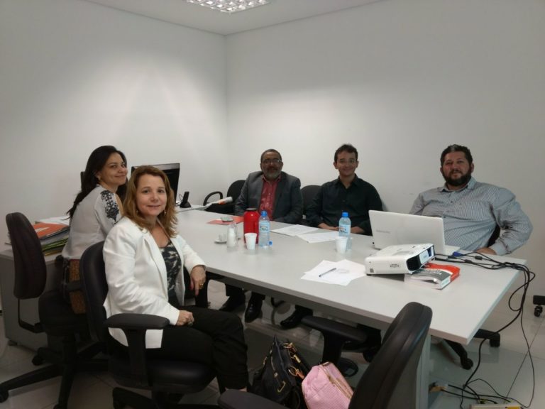 Membros do Conselho Acadêmico da EEDC em reunião