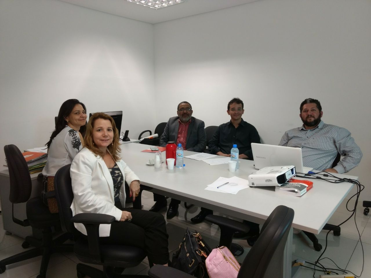 Membros do Conselho Acadêmico da EEDC em reunião