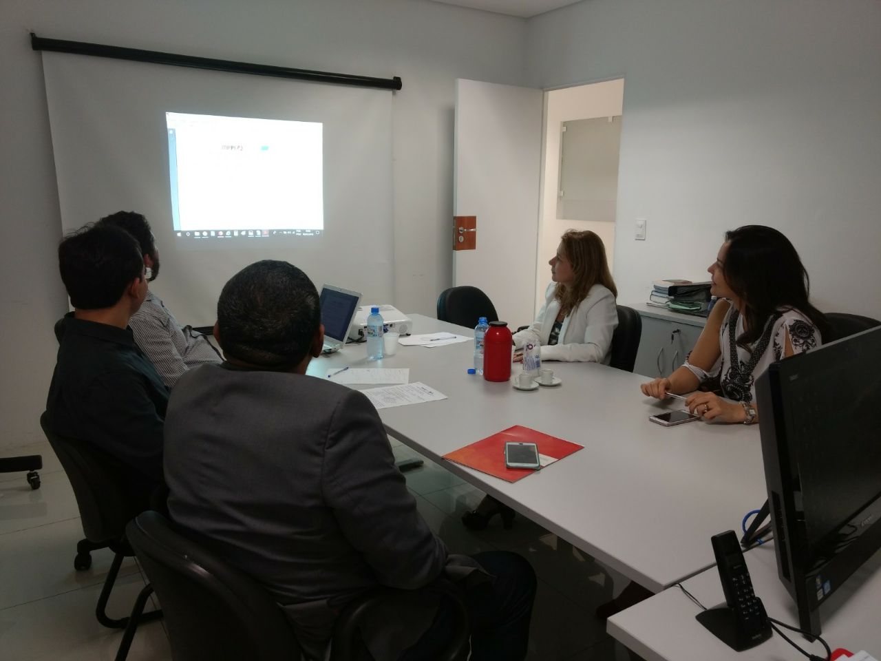 Membros do Conselho Acadêmico da EEDC em reunião
