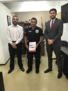 Pessoas de pé