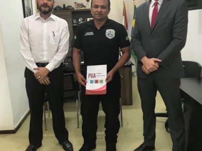 Pessoas de pé
