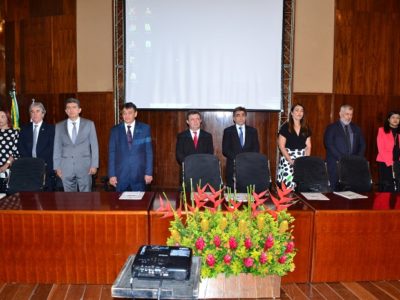 Pessoas de pé