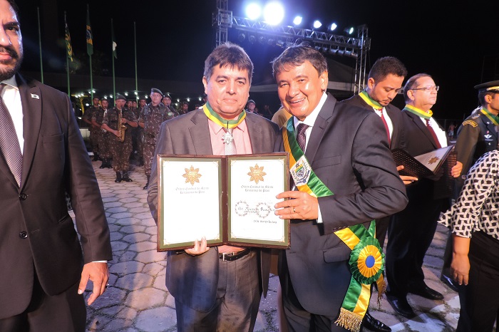 Pessoas de pé 