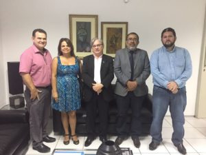 Pessoas de pé