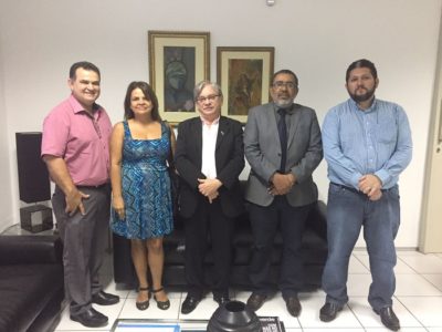 Pessoas de pé