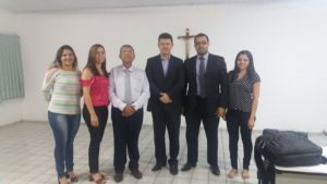 Pessoas de pé