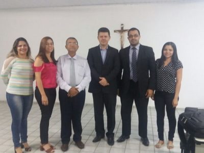 Pessoas de pé