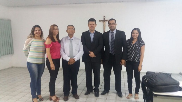 Pessoas de pé