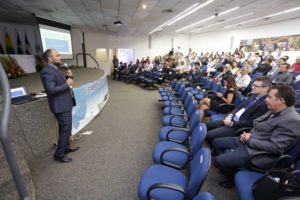 Promotor Rômulo Cordão profere palestra no TCE-PI