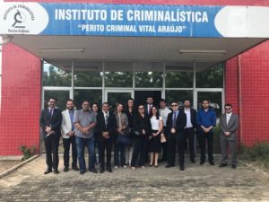 11 promotores em frente ao IML