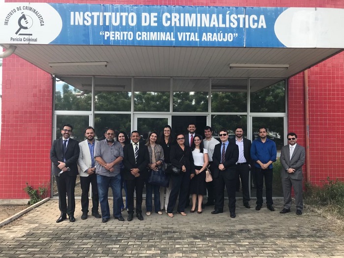 11 promotores em frente ao IML