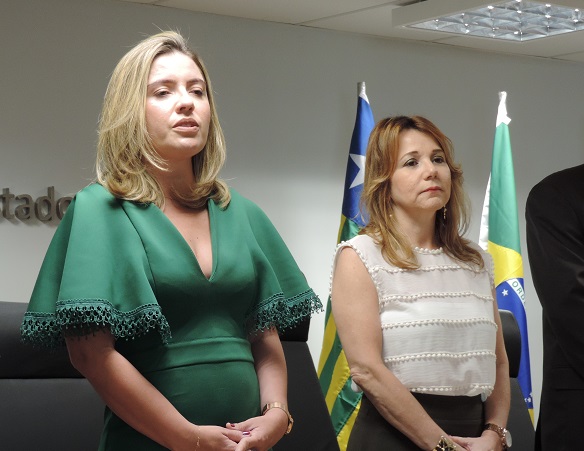Pessoas de pé 