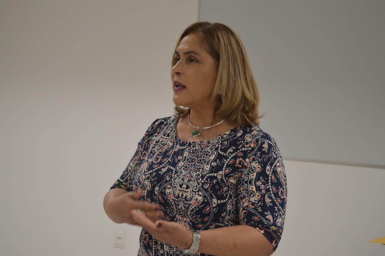 Promotora de Justiça Amparo Paz