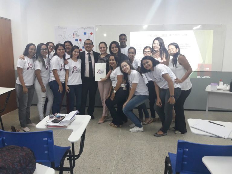 Estudantes reunidos com Promotor de Justiça