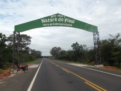 IMAGEM ILUSTRATIVA.Pórtico de boas-vindas à cidade de Nazaré do Piauí. Na placa, lê-se: