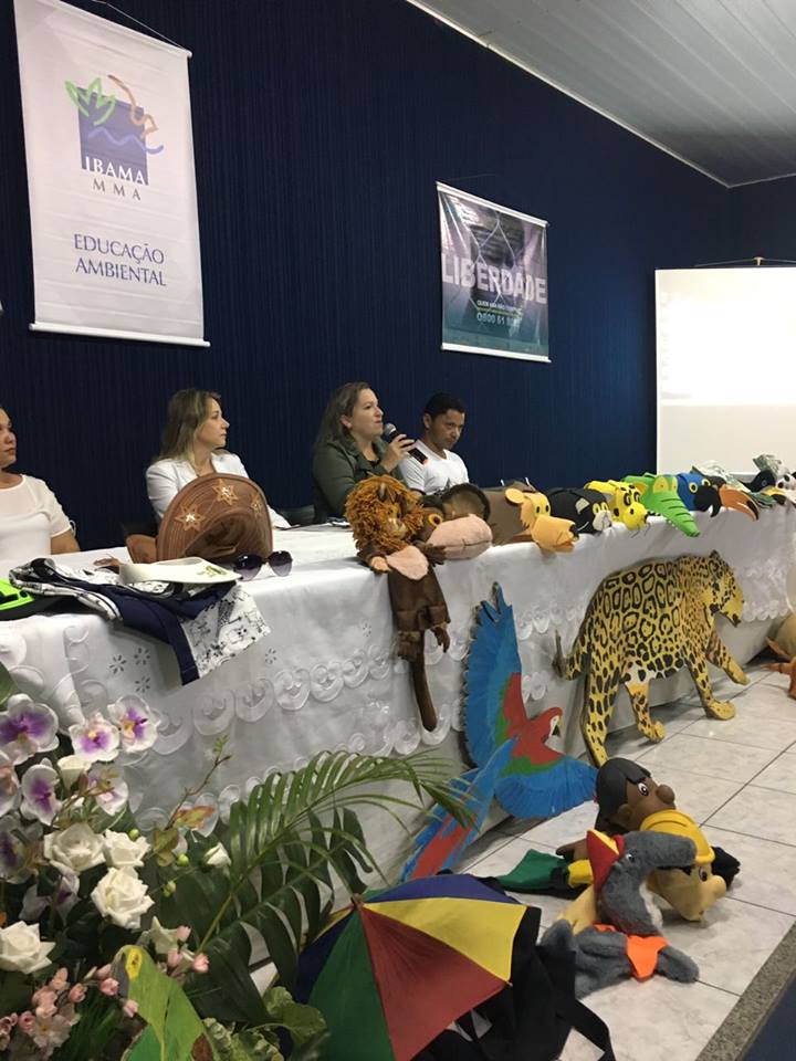 Pessoas de pé 
