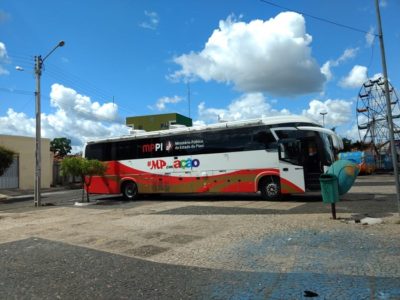 Foto do ônibus do PROCON Itinerante