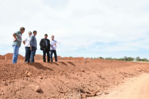 Equipe vistoriando obras
