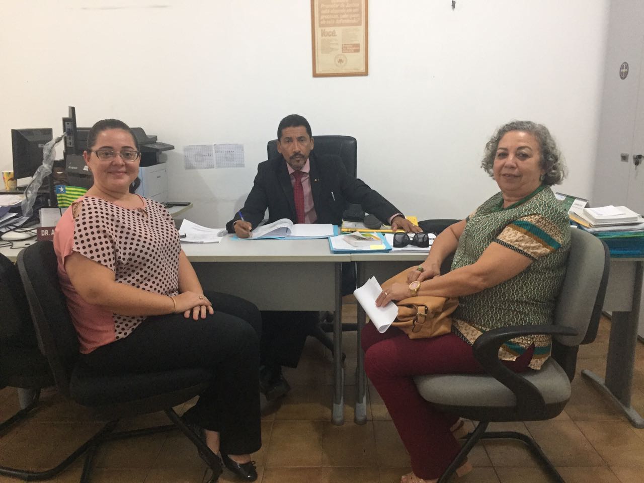 Pessoas sentadas 