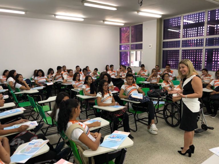 Pessoas em sala de aula