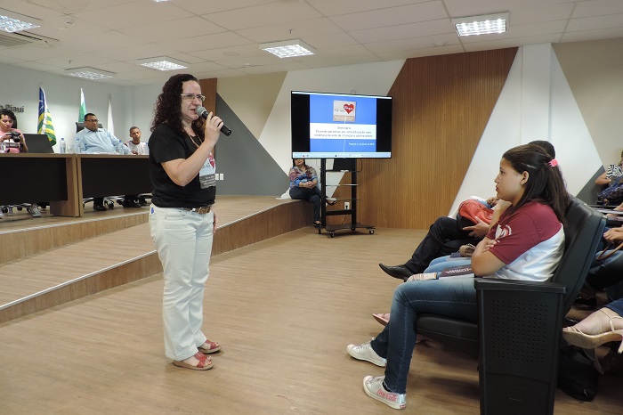 Mulher de pé 