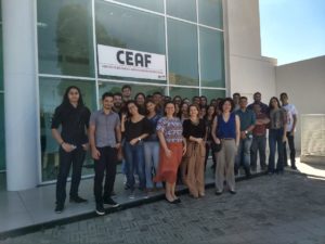 Estudantes de Arquitetura, Promotora de Justiça e Arquiteta do MPPI em frente ao CEAF
