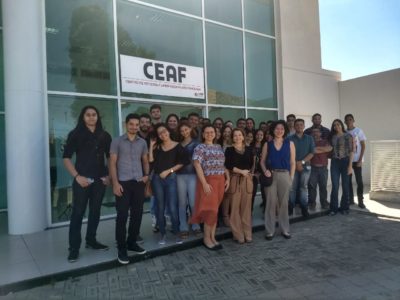 Estudantes de Arquitetura, Promotora de Justiça e Arquiteta do MPPI em frente ao CEAF