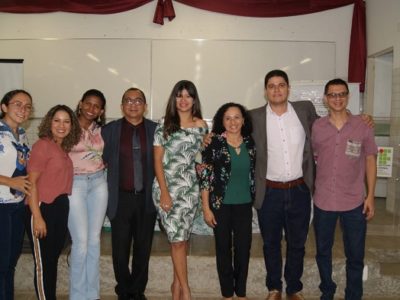 pessoas em pé