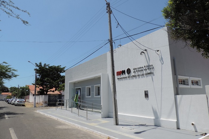 Foto da fachada do prédio do MPPI 