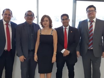 Pessoas de pé
