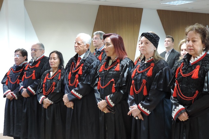 Pessoas de pé