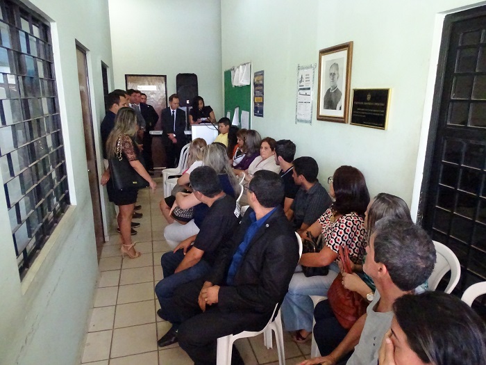 Pessoas sentadas 