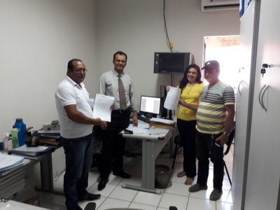 Pessoas de pé