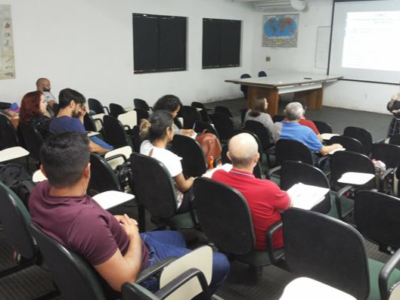 Promotora de Justiça ministrando palestra