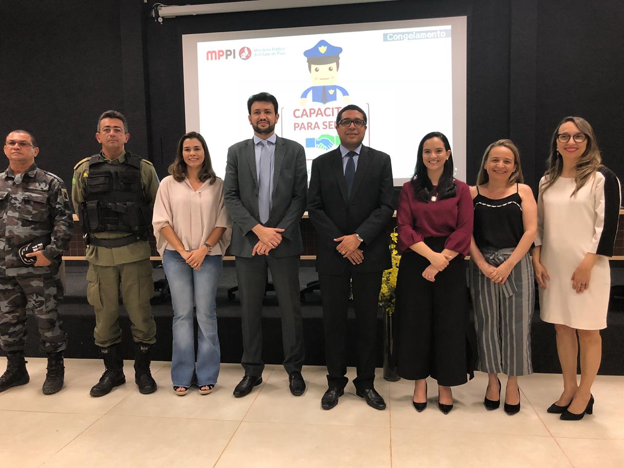 Membros do MPPI, Defensoria Pública e comando da PM e PC.